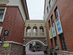 -鲁邦国际风情街(麦世达韩国精品百货店)