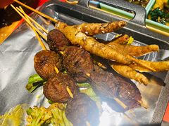 烤鸡爪-路边摊小炉子烧烤