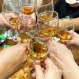 翅叔港式酒家豪华盆菜：丰富食材，美味无穷