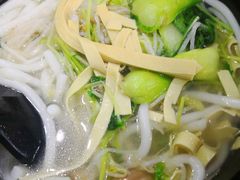 -丽虹云南过桥米线(兴工街店)