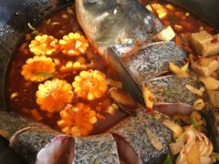 -三江鱼东北特色铁锅炖(骆驼店)