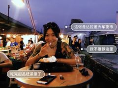 -席娜卡琳火车铁道夜市