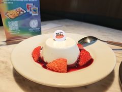 意式奶冻佐自制莓果酱-SPOILER 黄石·全时段融合西餐(中华城店)