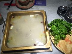 -尚尚仙·酸汤猪手·猪肚鸡火锅(华联万柳购物中心店)