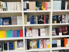 -钟书阁(松江泰晤士小镇店)