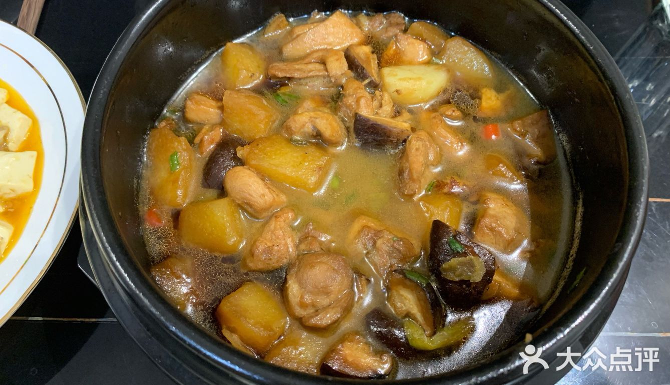 那时候黄焖鸡刚刚兴起，味道好分量足