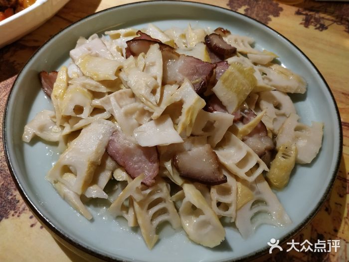 川桂老厨味精品小盘菜腊肉炒笋图片