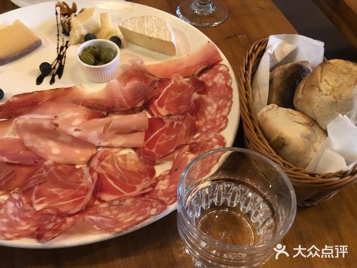 La Vite意大利餐厅酒馆(乌鲁木齐店)意大利传统混合冷肉拼盘图片