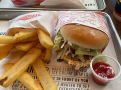 宽薯条-FATBURGER 特富客汉堡(外交公寓店)