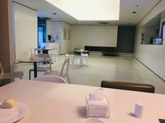 -卡罗酒店(东门晒布地铁站店)