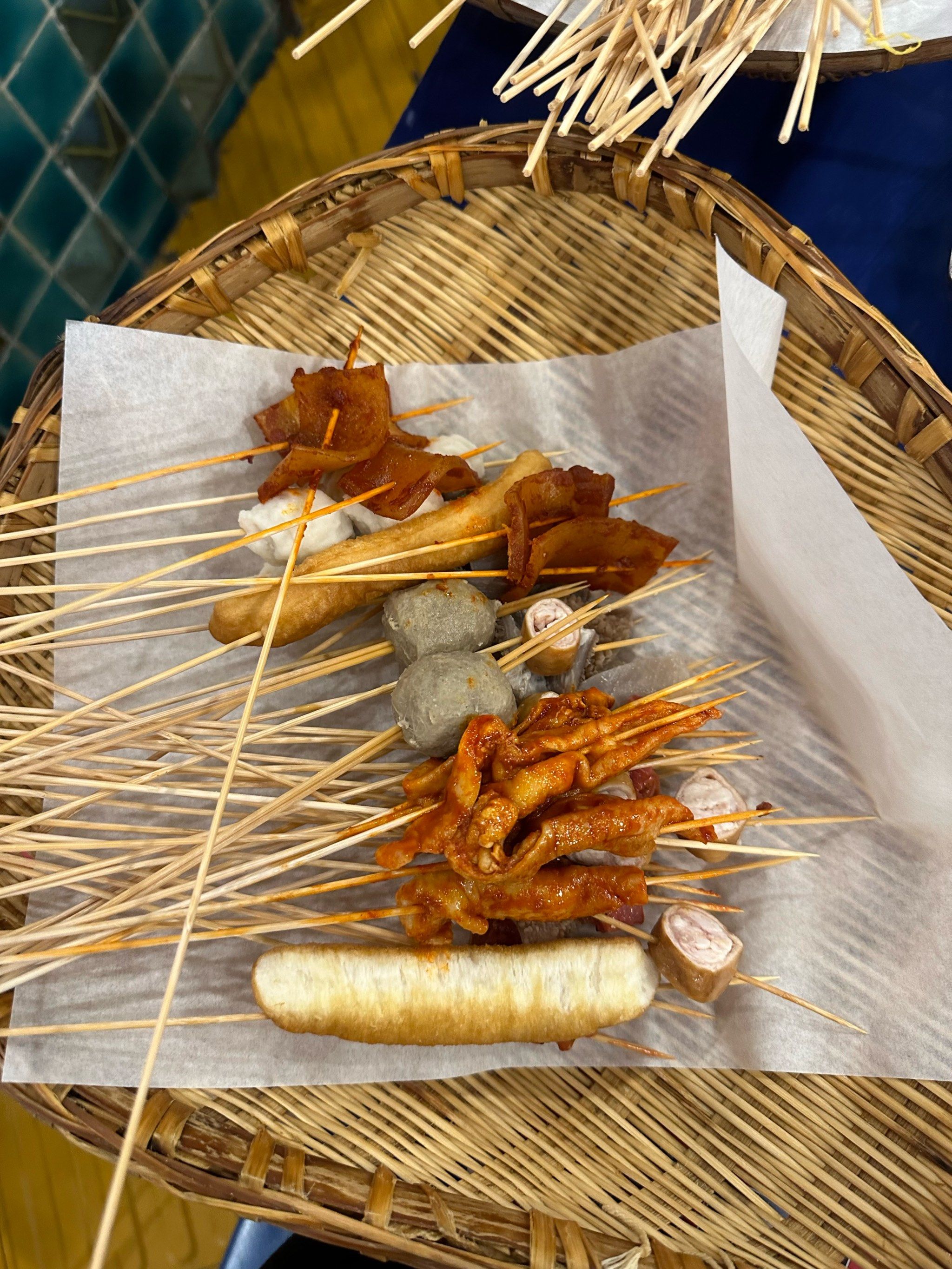 马路边边串串香 烟火气十足的川渝串串