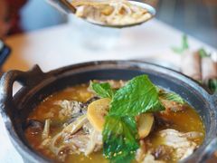 酸木瓜炖牛腩-半山腰·云南菜(侨福芳草地店)