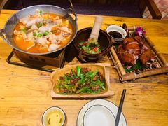 -老滇山寨•云南特色菜•地方菜•民族风情歌舞表演(金碧店)