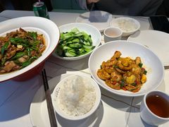 -阿瓦山寨·湘菜现炒·剁椒鱼头王(咸阳总店)