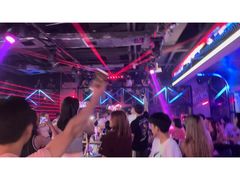 -UP嘻哈酒吧(粉巢店)