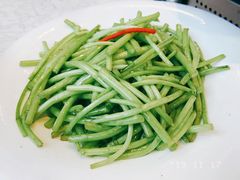 清炒藜蒿-亢龙太子酒轩(东湖店)