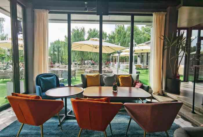 unico餐厅-"今天的天气阴阴的太舒服了坐室外吹着小风.