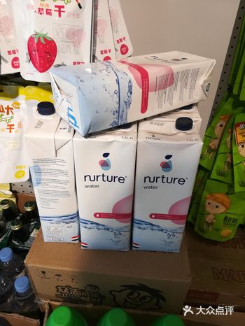睇到点评介绍江燕路有间大汇仓既平价零食店