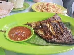 -明记烧鱼美味店