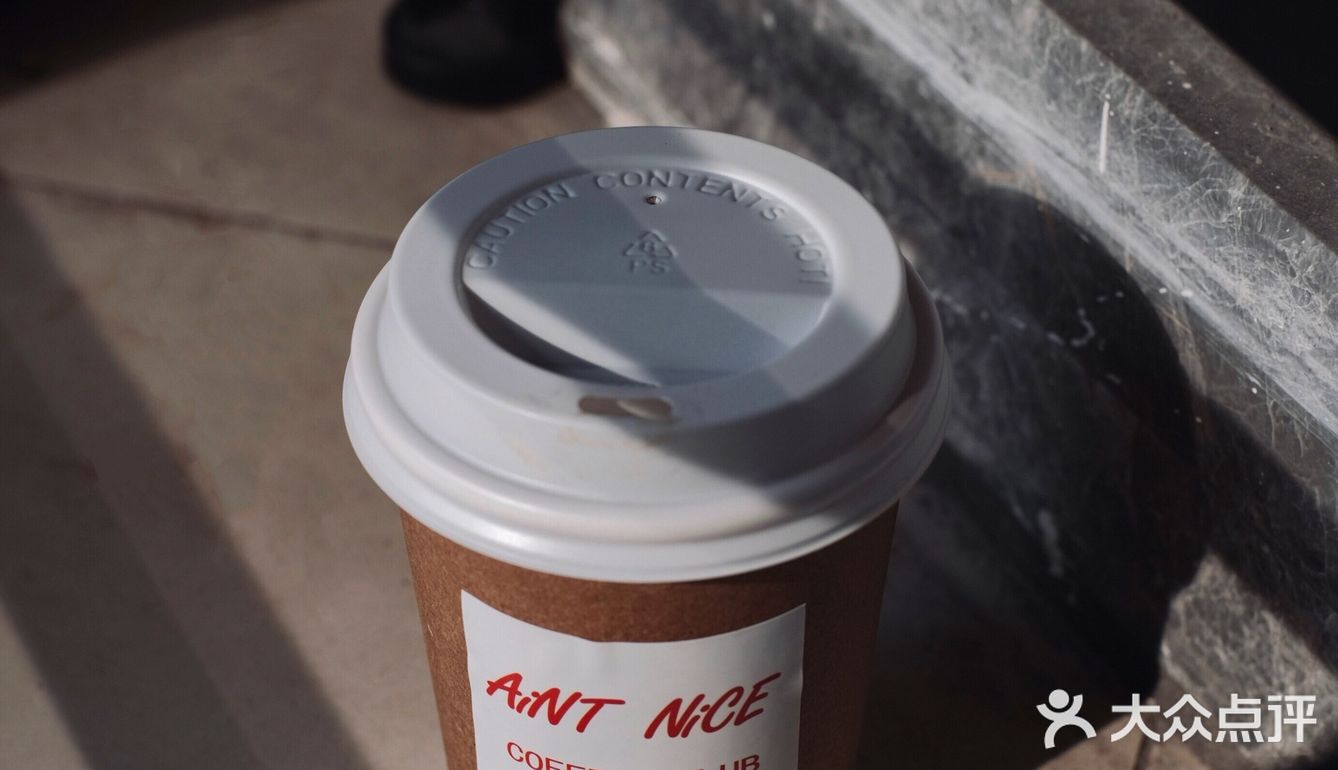 随手拍｜短暂阳光眷顾的日子恰巧在室外喝咖啡☕️