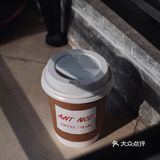 随手拍｜短暂阳光眷顾的日子恰巧在室外喝咖啡☕️