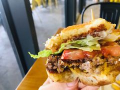招牌汉堡-UMAMI乌玛米披萨·汉堡·清真Halal(红岭北店)