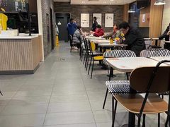 用餐区-麦当劳(健德桥得来速店)