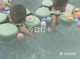 五岁小孩儿游泳，个子都特别高