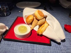 人餐前面包-弦月窗LUNETTE BY AMANDA(复兴路店)