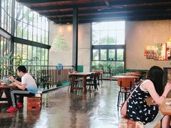 -Chom Cafe and Restaurant