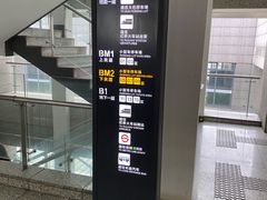 -虹桥火车站-停车场