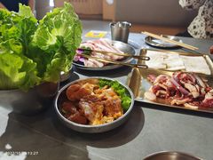 -围炉肉舍•炭烤活鳗•丹东海鲜烤肉(步行街店)