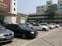 -京都信苑饭店-停车场