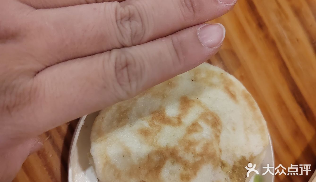 水水的，以前都是比较稠的，第一次点肉夹馍，怎么说呢