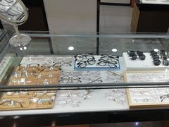 -光明眼镜·蔡司授权(徐泾店)