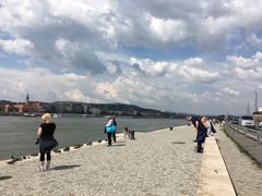 -多瑙河畔鞋履雕塑