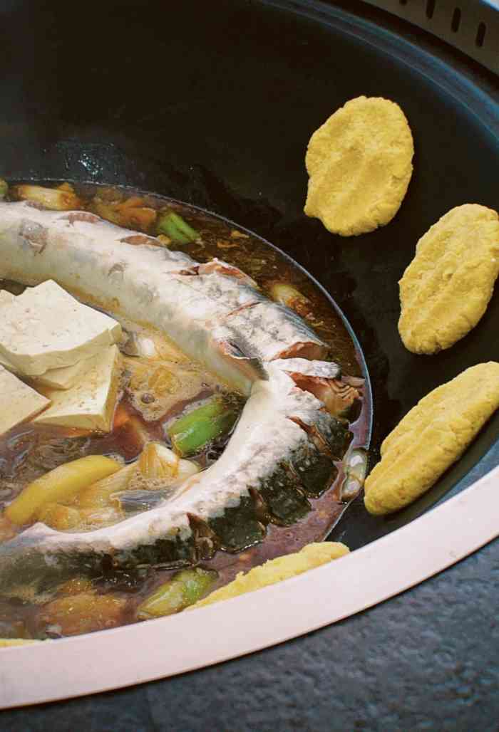 荣德灶台鱼(怀柔总店)-"点的乌江鱼,配菜有榛蘑,豆角干,豆腐丸子.