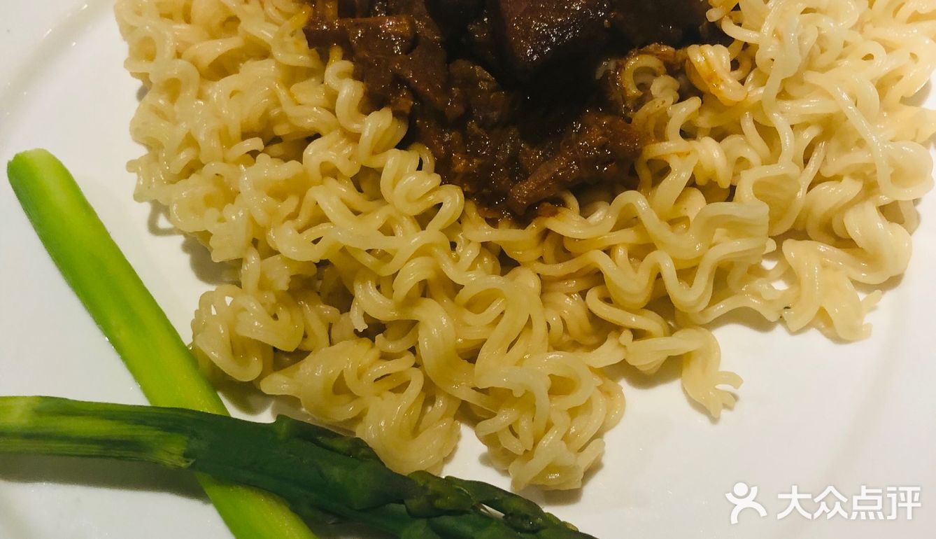 鸡腿菇,木耳,青豆,藕,吃点素菜感觉也不错,很爽口