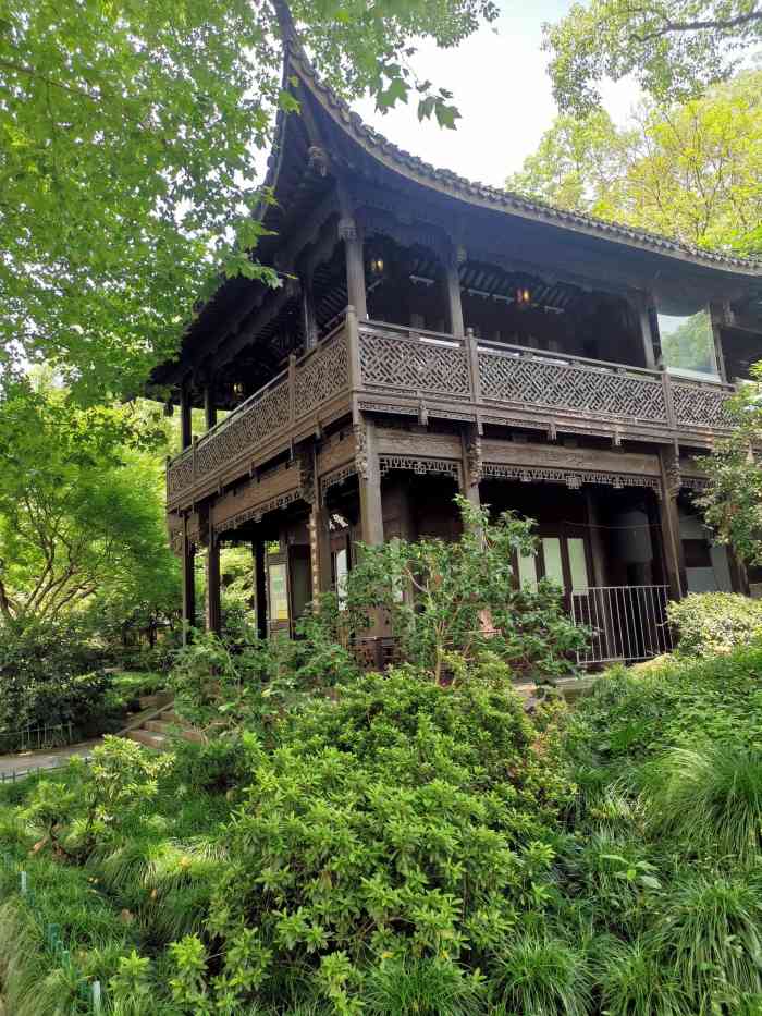 望湖楼餐厅-"望湖楼在少年宫广场旁边,面向西湖,位置极.