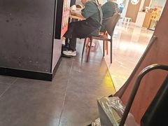 -肥肥虾庄·金牌油焖大虾(汉口城市广场店)