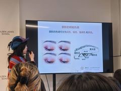 -金夫人化妆摄影职业培训学校