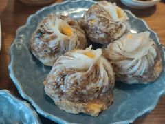 蛋黄芝士纸皮烧麦-鑫震源·苏式大虾生煎(山塘街店)