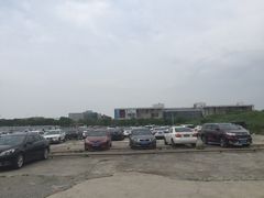 -奥特莱斯停车场