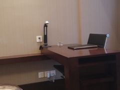 房中的办公桌-广州达镖国际酒店