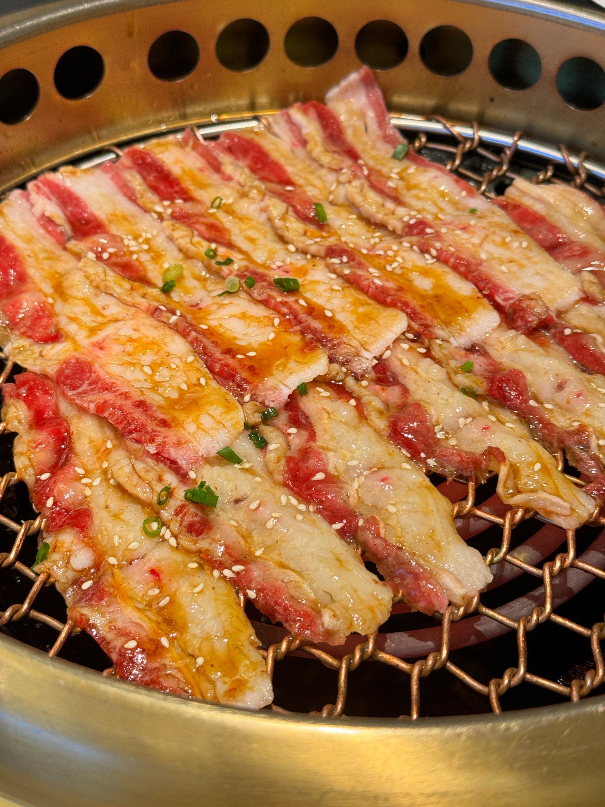 大快朵颐烤肉时!