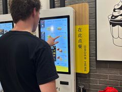 -麦当劳(上海虹桥站30B检票口楼上)