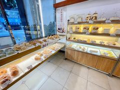 面包甜点陈列柜-顶东面包花园·生日蛋糕(太平店)