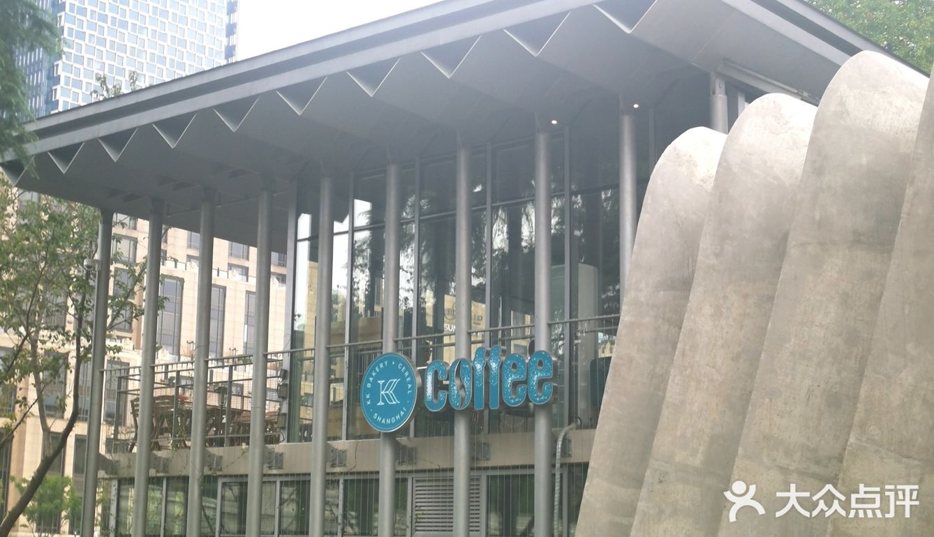 心仪已久，在苏州河边午餐，餐后散步時眺望咖啡馆二楼