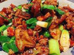 渣辣椒炒肥肠-味老大土碗菜(中山三路店)