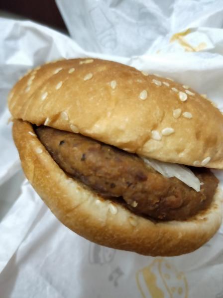 华莱士·全鸡汉堡(阳东店)-"牛肉堡,味道一般,个子也就我拳头大90.